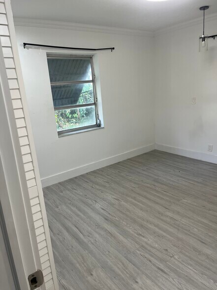 Building Photo - 1110 SW 31st St