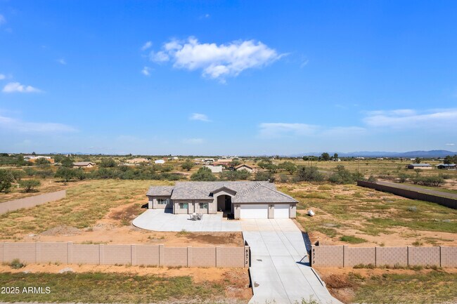 Building Photo - 8373 E Sunwing Ridge Dr