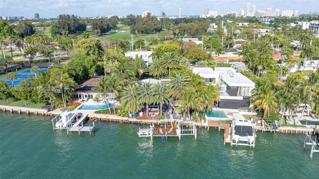 Building Photo - 2440 N Shore Terrace