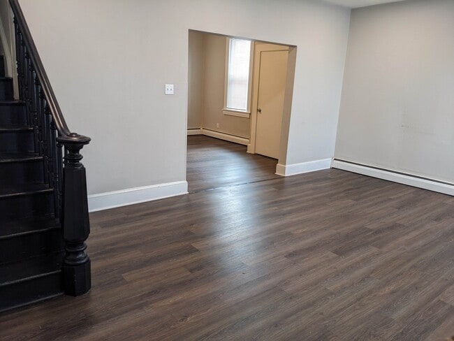 Building Photo - 329 N 2nd St