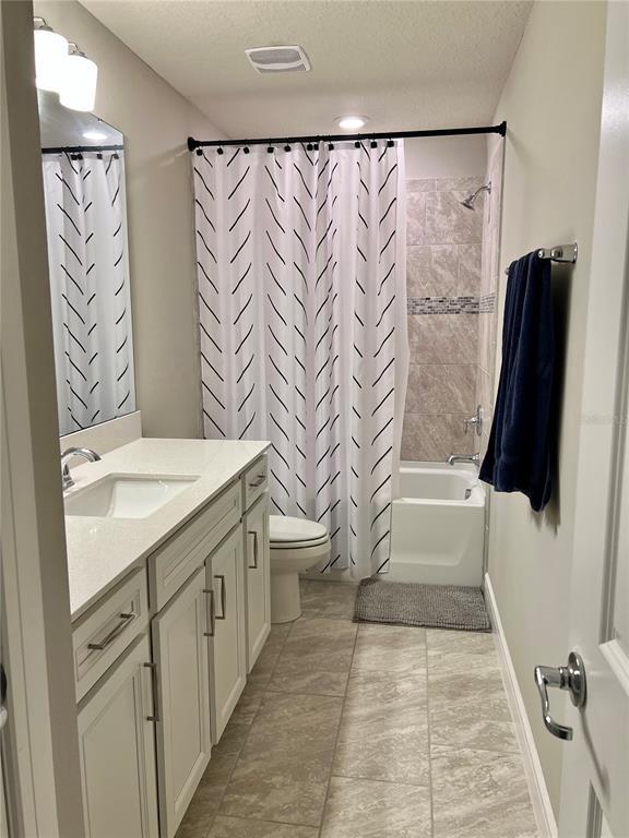 Building Photo - 5353 Royal Point Ave