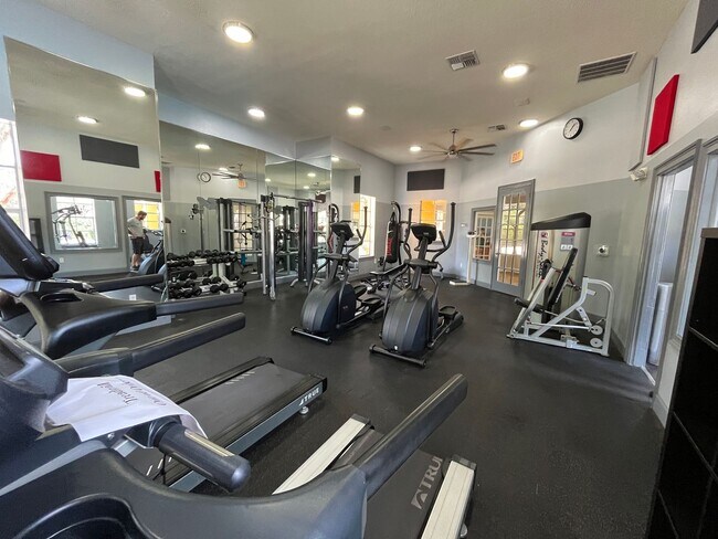 Building Photo - Stunning one bedroom, one bath luxury condo with large garage and fabulous community amenities.