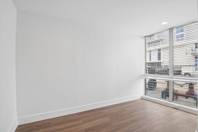 Building Photo - 524 Orton Ave