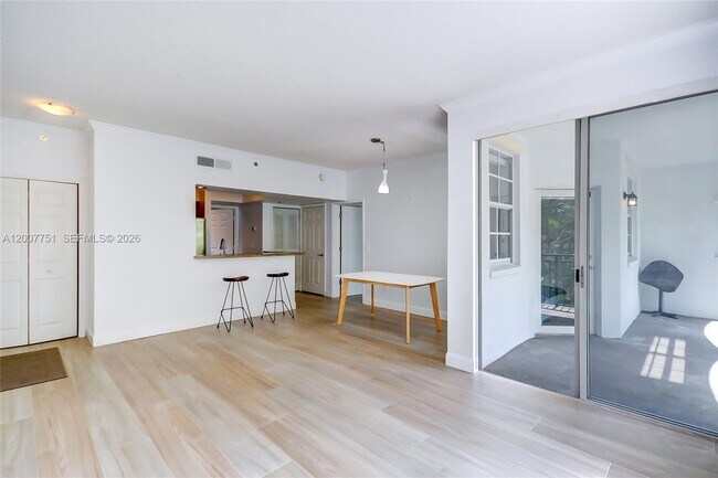 Building Photo - 3105 NE 184th St