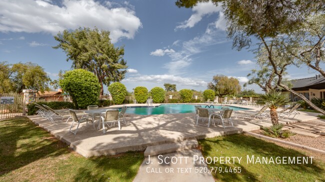 Building Photo - 9059 N Arroya Vista Dr