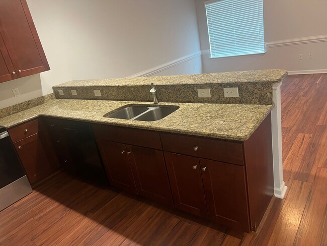 Building Photo - 3/2 Condo in Gated Community near Downtown...