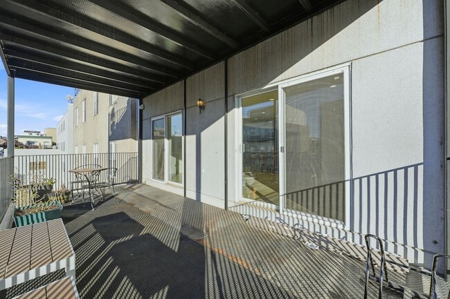 Building Photo - 86 Clinton St