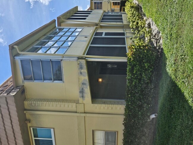 Building Photo - 211 Saxony Ln