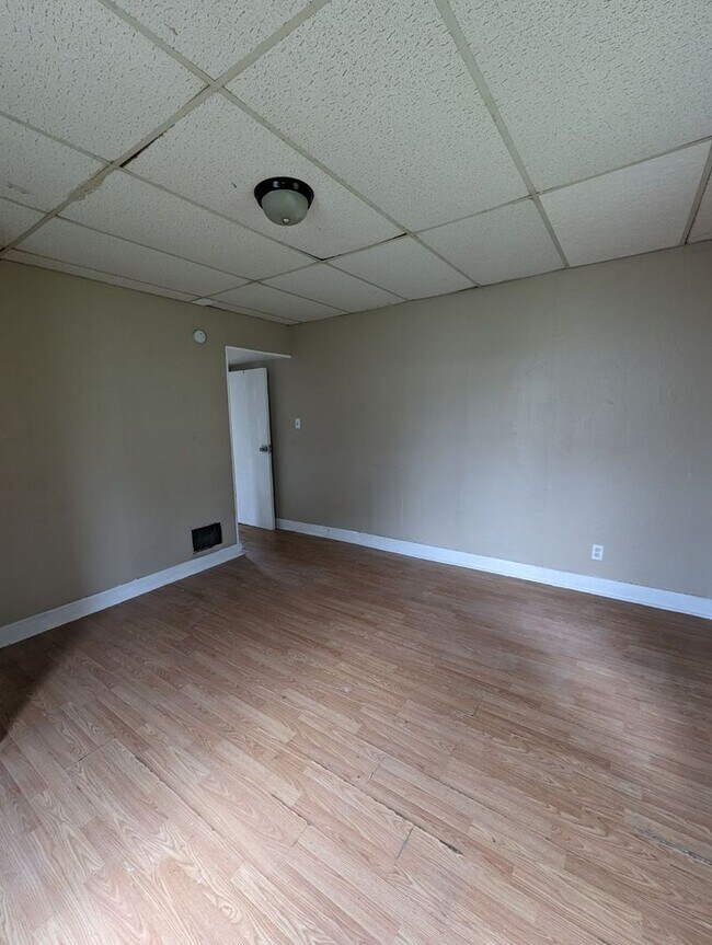 Building Photo - 210 S Doxtator St