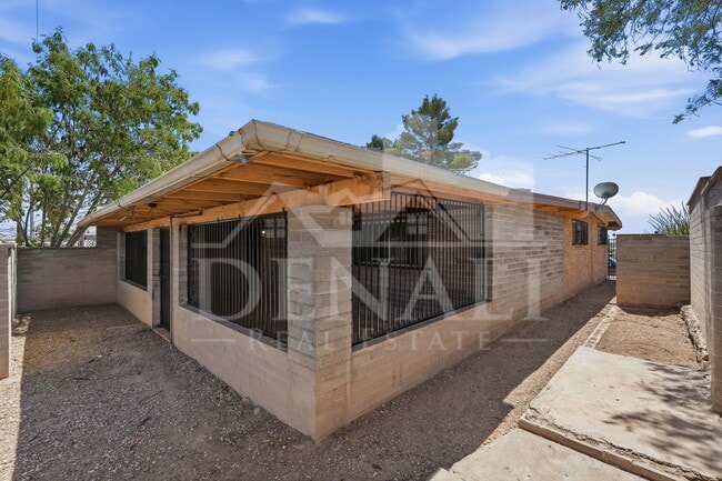 Building Photo - 1808 W Caravelle Rd