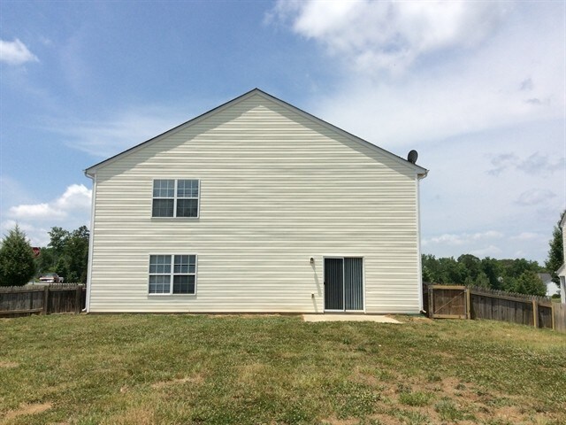 Building Photo - 10717 Pointer Ridge Dr