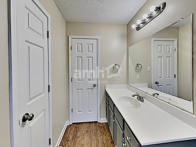 Building Photo - 1764 Meadow River Cv