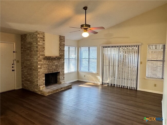 Building Photo - 118 Rattan Dr