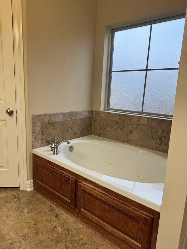 Building Photo - 508 Brompton Ln