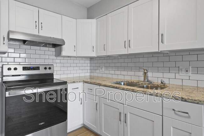 Building Photo - 1747 E Virginia Ave