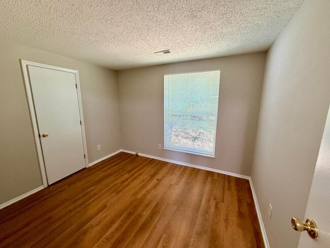 Building Photo - Large Lot; Fenced Backyard; No HOA