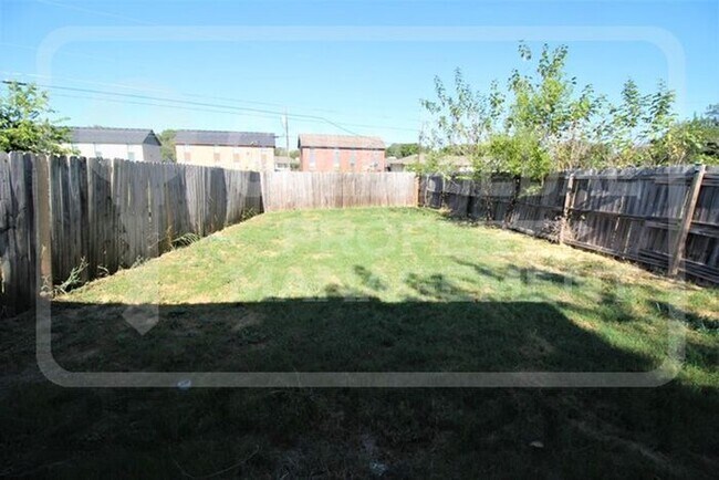 Building Photo - 4801 Cedarhill Cir