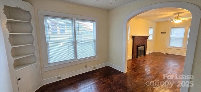 Building Photo - 206 Willow St SW