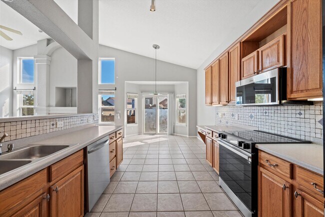 Building Photo - 2258 S Gibralter Way