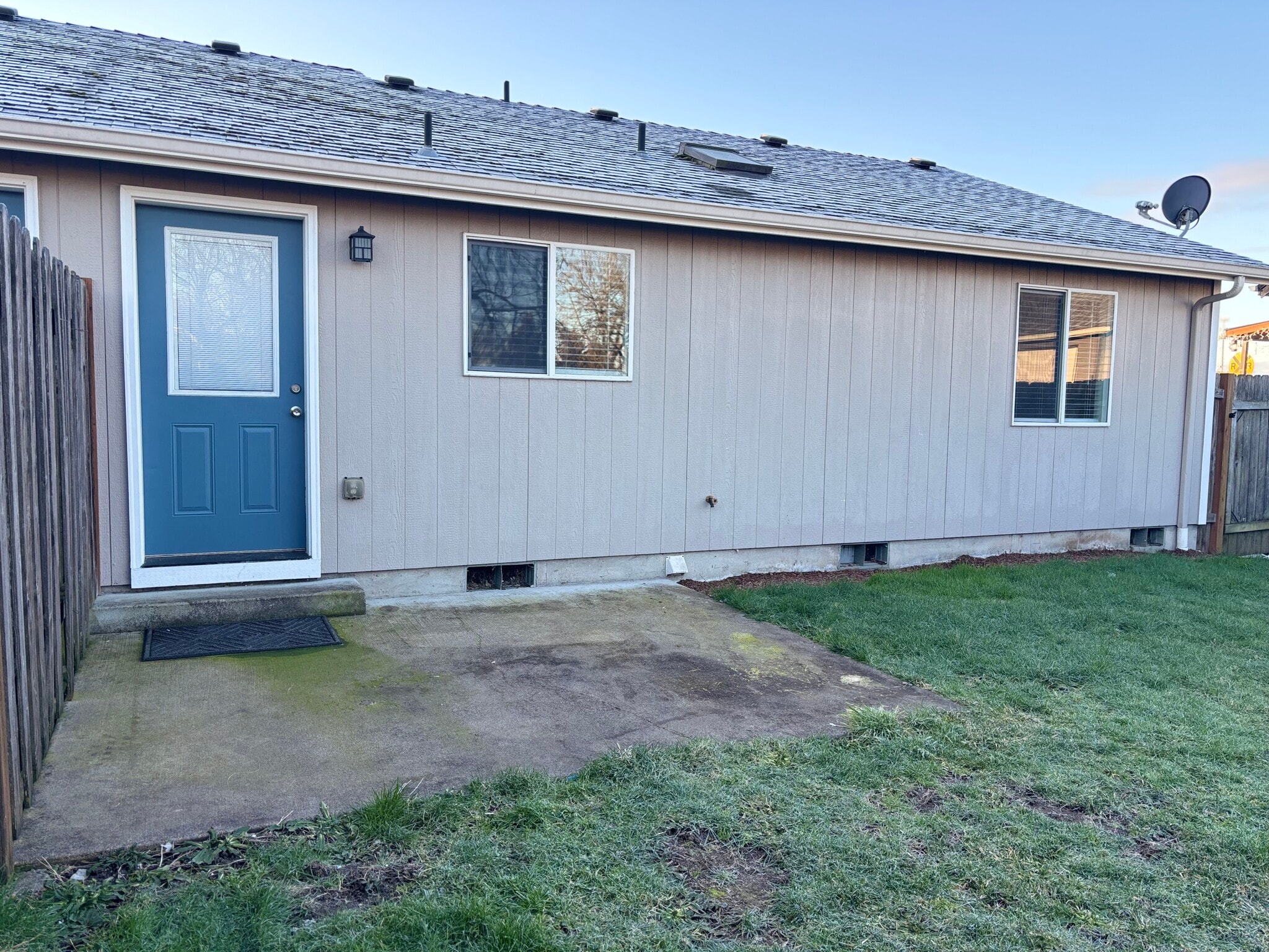 Building Photo - 861 6th Ave SE