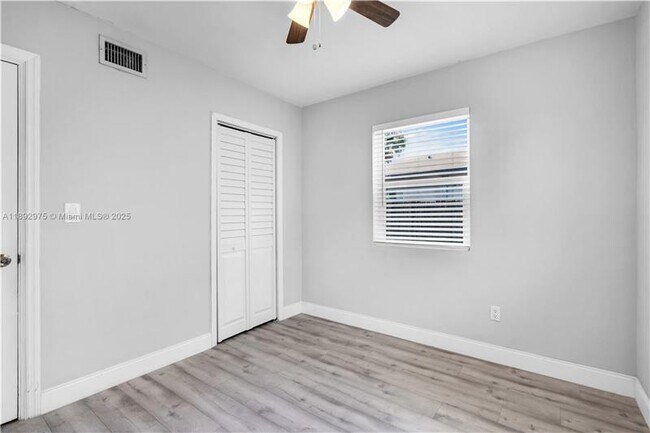 Building Photo - 4500 NE 18th Ave