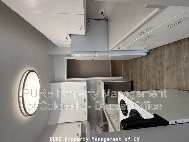 Building Photo - 888 Logan St