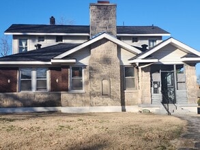 Building Photo - 1760 Foster Ave