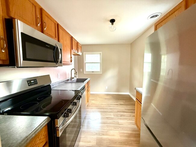 Building Photo - 916 E Fairlawn Dr