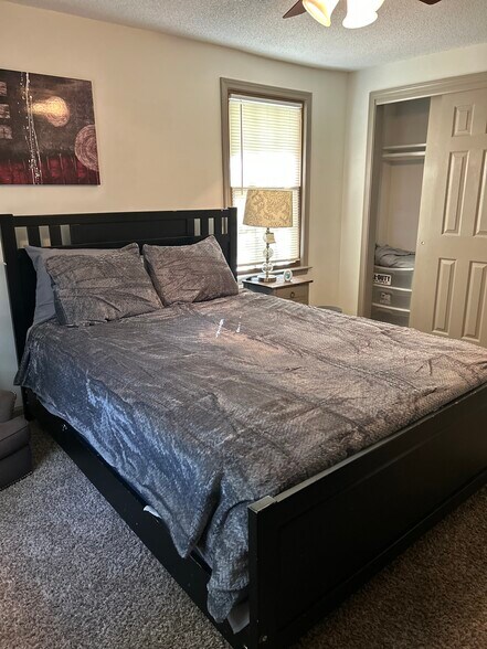 Building Photo - 1205 N Parker St