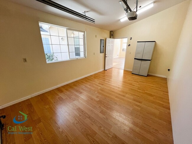 Building Photo - $5800 - Spacious 5 Beds 4 baths with large...