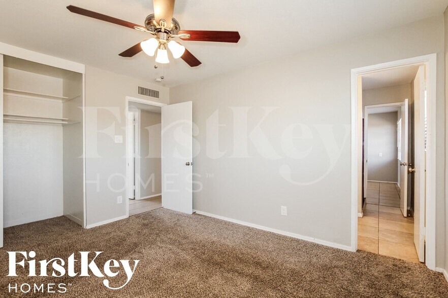 Building Photo - 4220 W Cavalier Dr