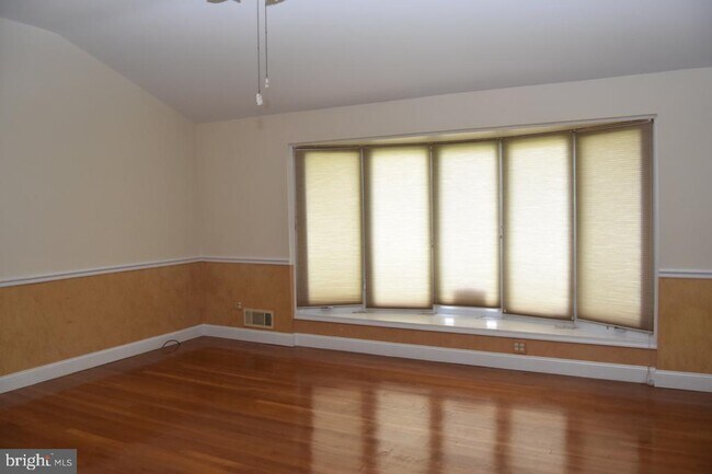 Building Photo - 6820 Cherokee Dr