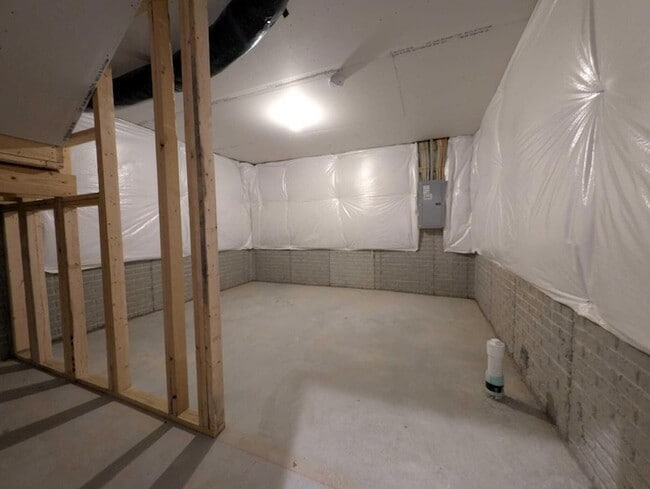 Building Photo - 8210 Daylily Dr