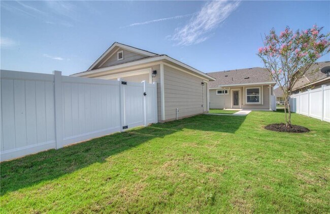 Building Photo - 1120 Badlands Dr