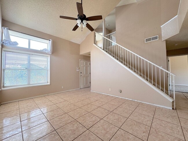 Building Photo - Northeast El Paso 3 Bed/2 Bath