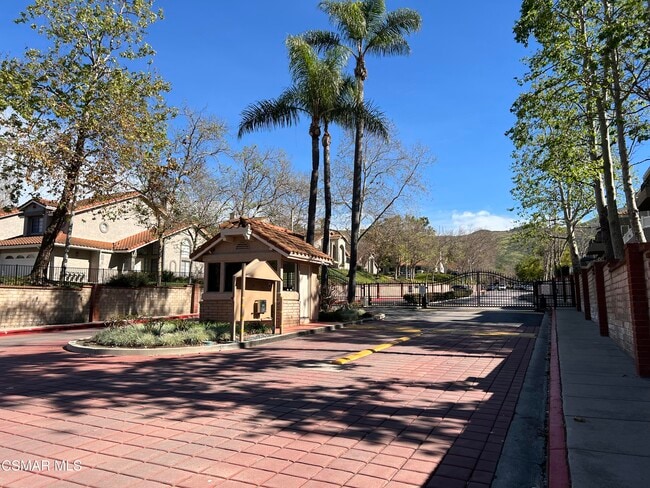 Building Photo - 831 Paseo Serenata