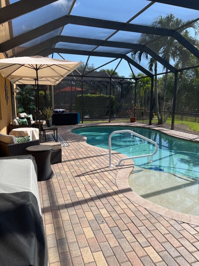 Building Photo - 12214 Country Day Cir