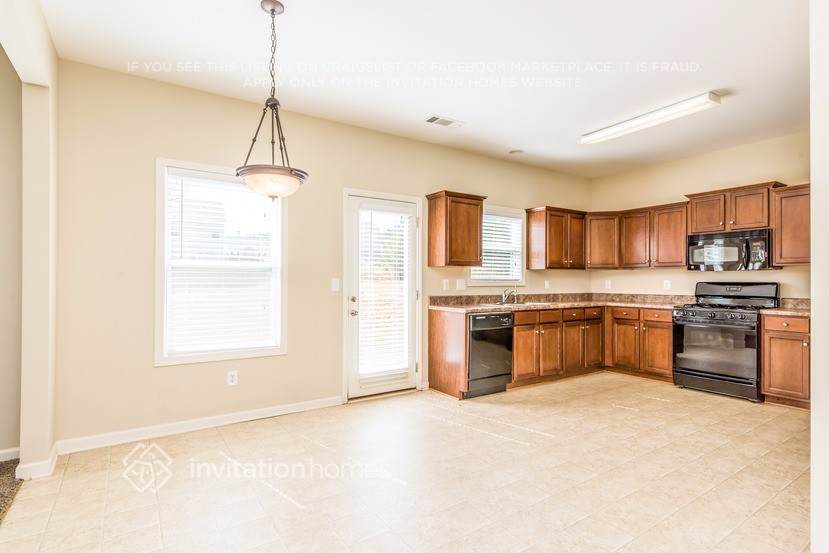 Building Photo - 75 Monarch Way