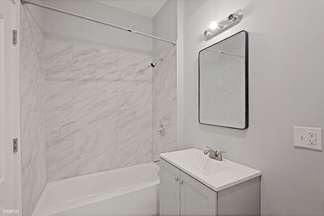 Building Photo - 4359 S King Dr