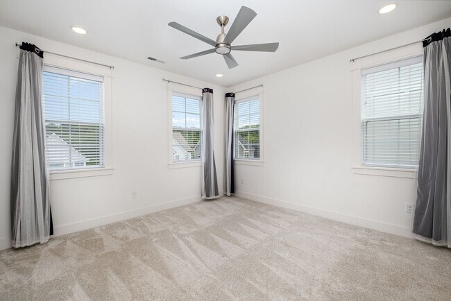 Building Photo - Stunning 4 Bedroom Home in Carothers Crossing!