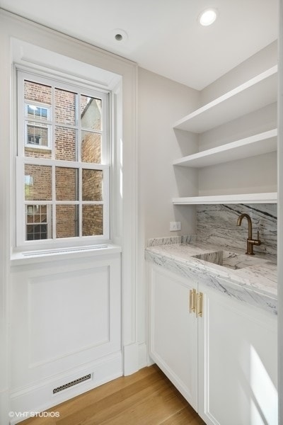 Building Photo - 2700 N Lakeview Ave