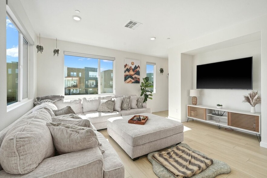 Building Photo - 27586 Manzanita Wy