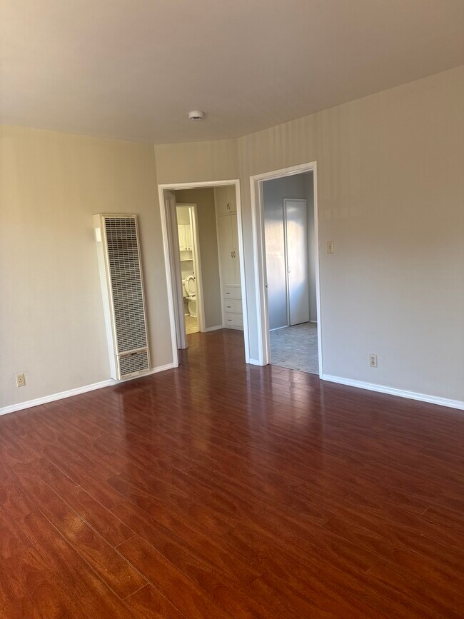 Building Photo - 1145 E Wilson Ave