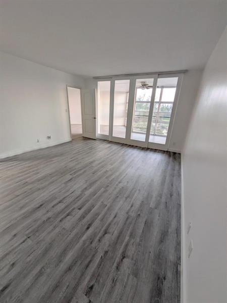Building Photo - 3090 N Course Dr