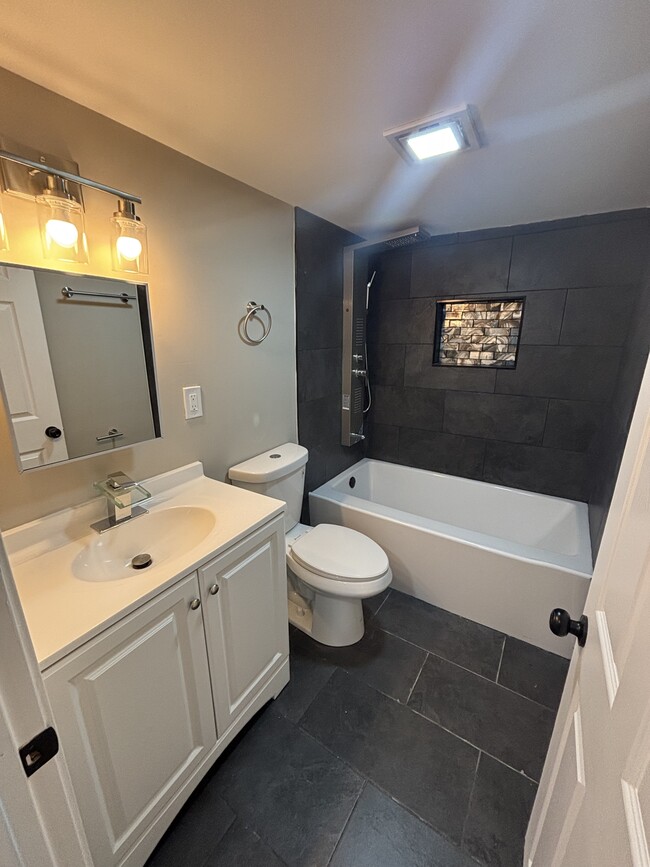 Building Photo - 1058 Baker St