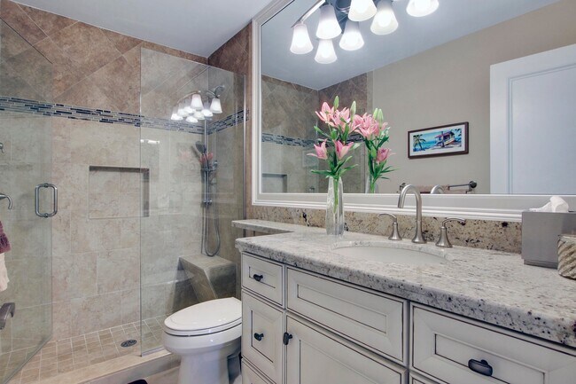 Building Photo - 820 Club Dr