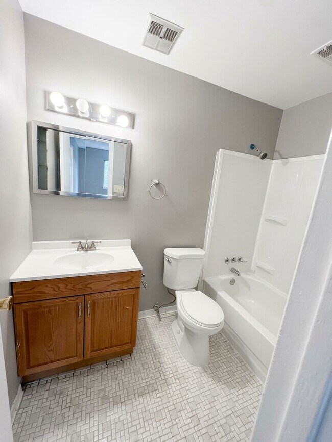 Building Photo - 15 Suntop Ct