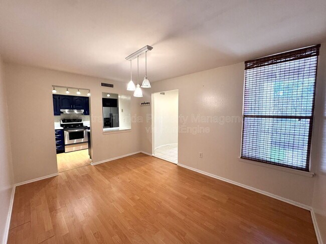 Building Photo - 514 Orange Dr