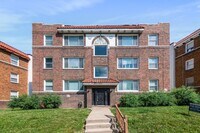 Building Photo - 901 E 28th Street