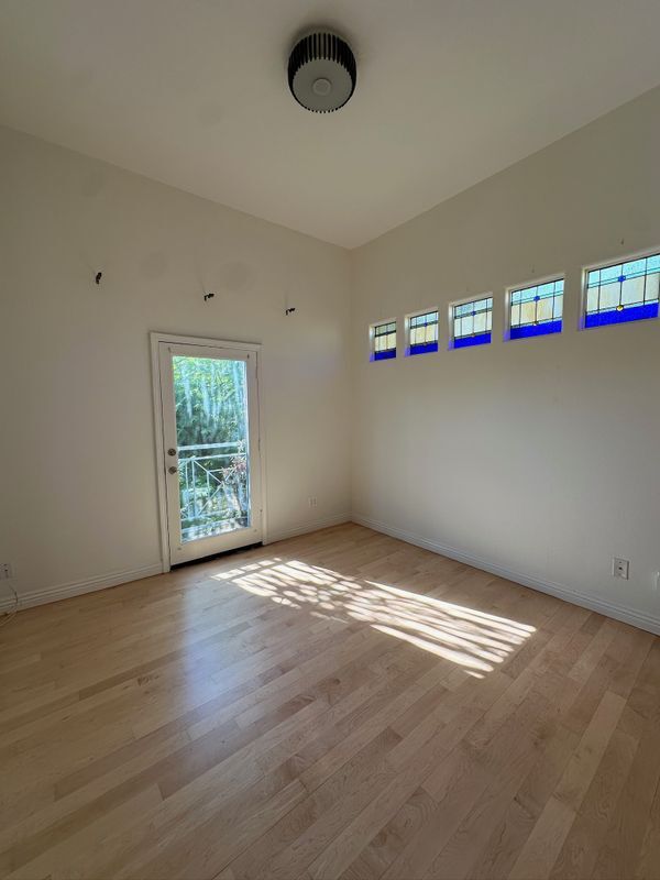 Building Photo - 15153 Burbank Blvd